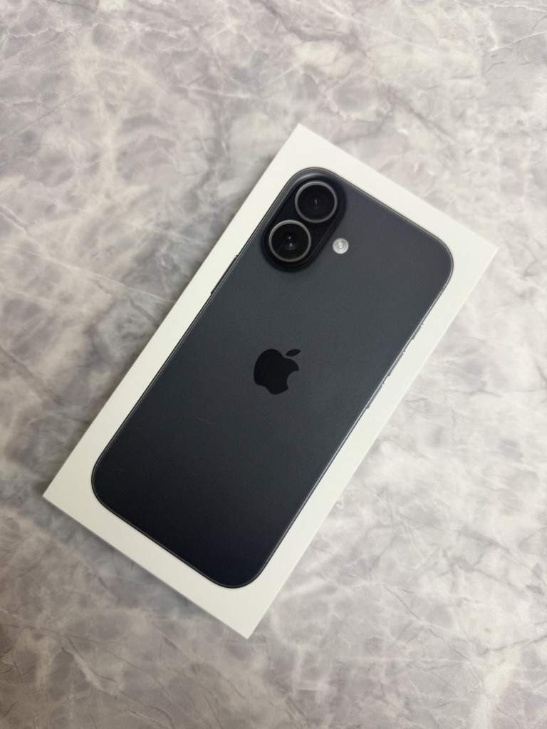 Apple iPhone17 256GB ブラック MG674J/A