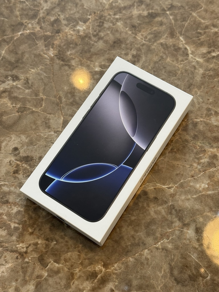 Apple iPhone16Pro 128GB ブラックチタニウム MYMV3J/A