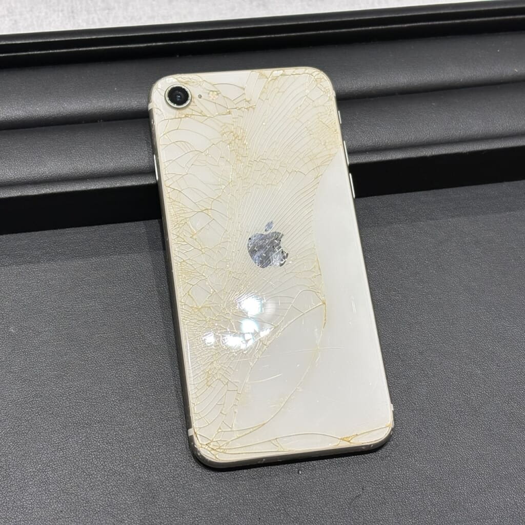 SIMロック解除（docomo）iPhoneSE3 64GB スターライト MMYD3J/A