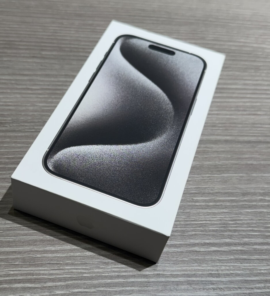 Apple iPhone15Pro 256GB ホワイトチタニウム MTUD3J/A