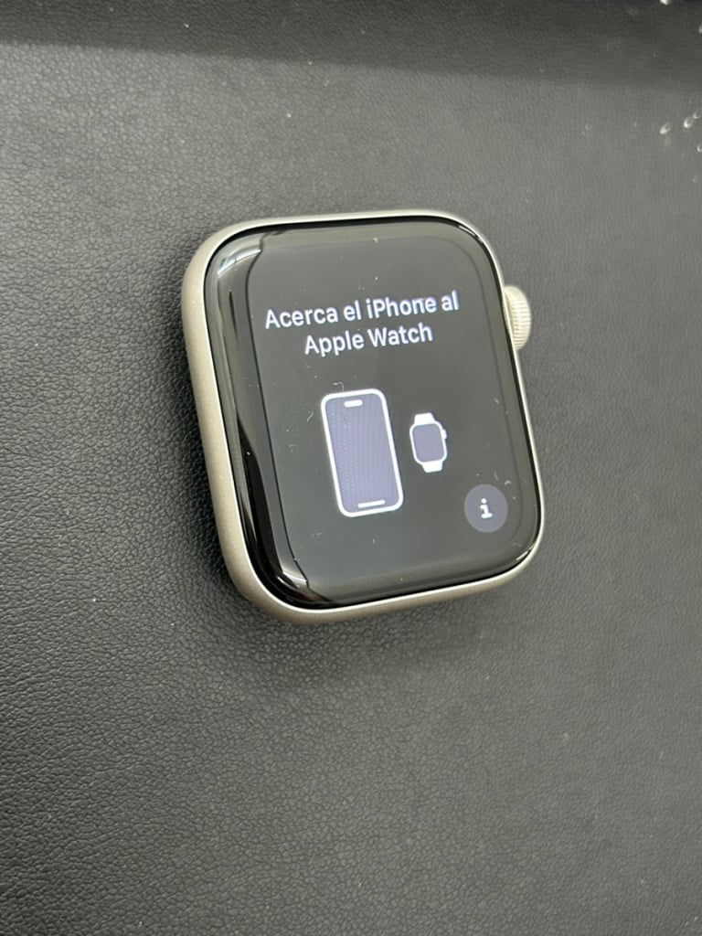 Apple Watch SE 第2世代 GPSモデル 44mm スターライトスポーツバンド S/M MRE43J/A