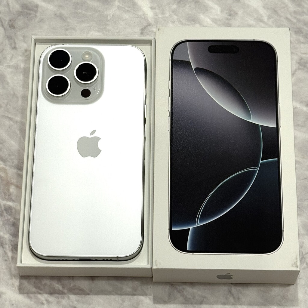 SIMロック解除(docomo)iPhone16pro 256GB ホワイトチタニウム MYN13J/A