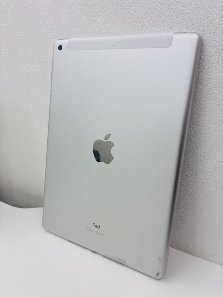 iPad(第8世代) 10.2インチ 128GB シルバー MYMM2J/A