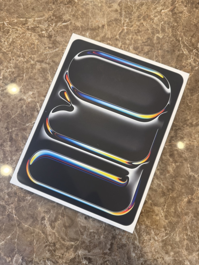 Apple iPad Pro 13インチ Wi-Fi 1TB 2025年秋モデル MDYN4J/A スペースブラック