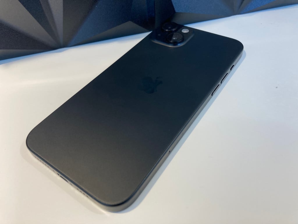 SIMロック解除(au)iPhone15Plus 256GB ブラック MU0F3J/A