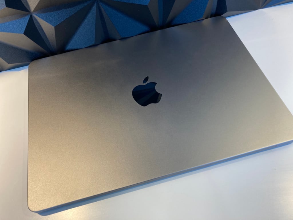 MacBook Air Liquid Retinaディスプレイ 13.6インチ 8GB 256GB M2 スペースグレイ MLXW3J/A