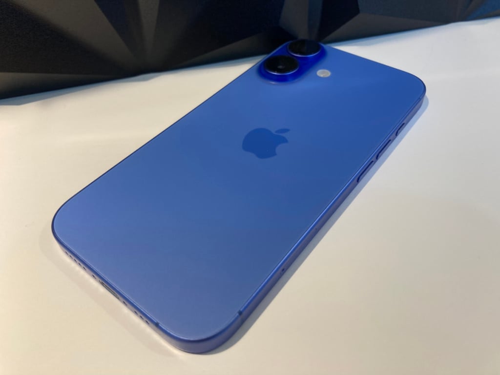 SIMロック解除(Softbank)iPhone16 128GB ウルトラマリン MYDU3J/A
