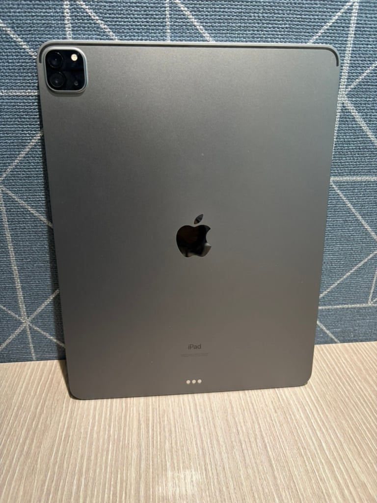 Apple iPad Pro 12.9インチ 第5世代 FHNH3J/A 256GB Wi-Fi スペースグレイ