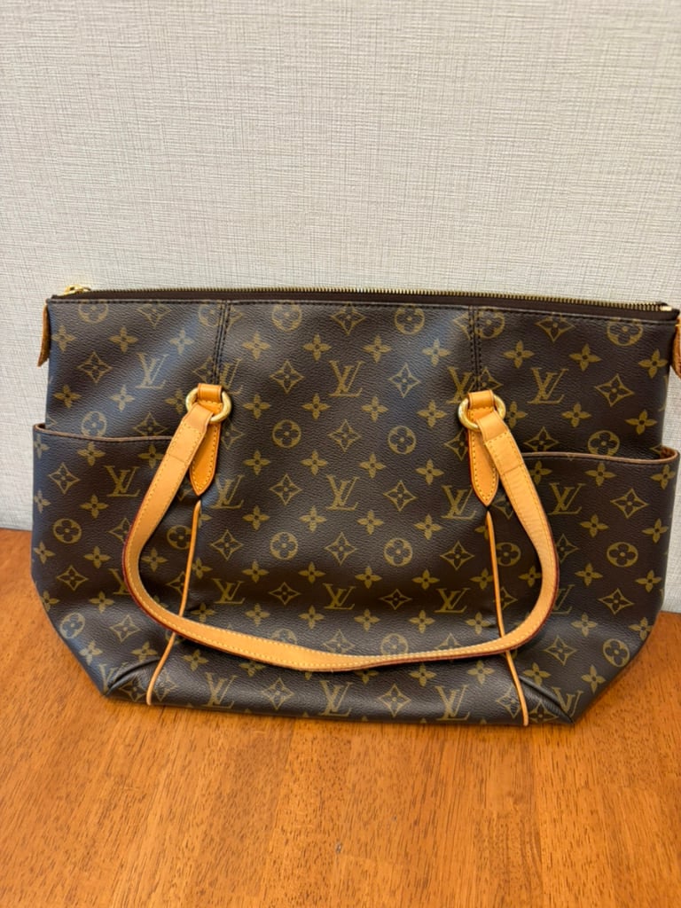 ヴィトン モノグラム トータリーMM M56689