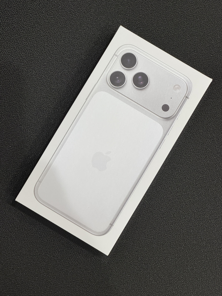 Apple iPhone17proMax 512GB シルバー MFYC4J/A