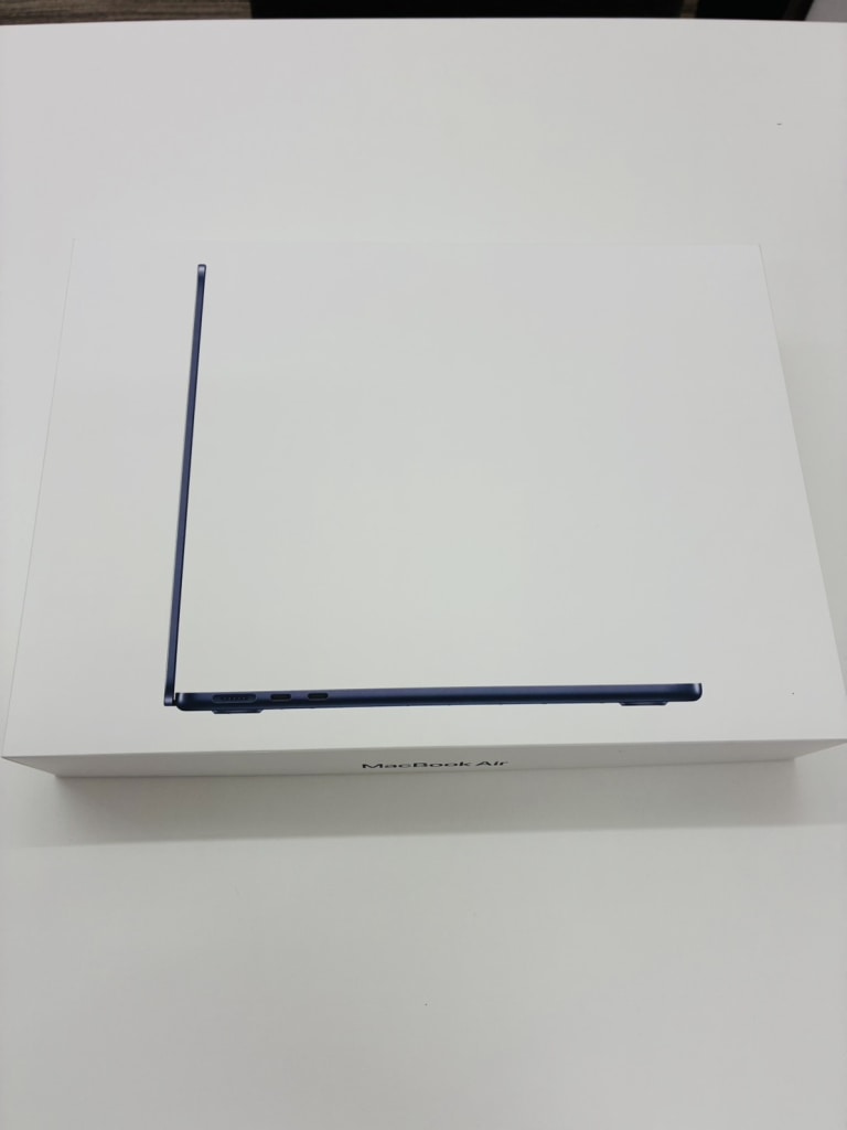 Macbook Air 13インチ M4 2025 メモリ16GB SSD256GB MW123J/A