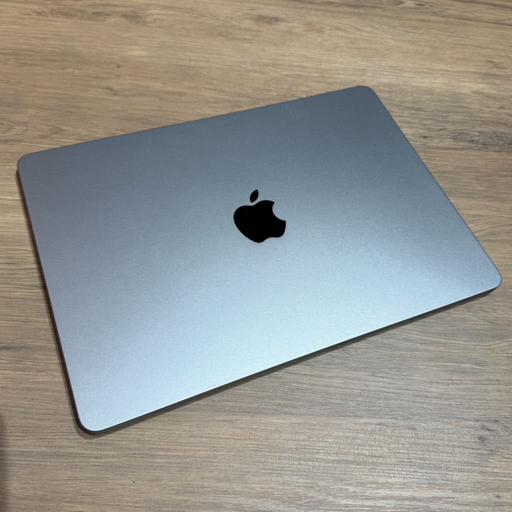 MacBook Air Liquid Retinaディスプレイ 13.6インチ 8GB 256GB M2チップ MLXW3J/A スペースグレイ
