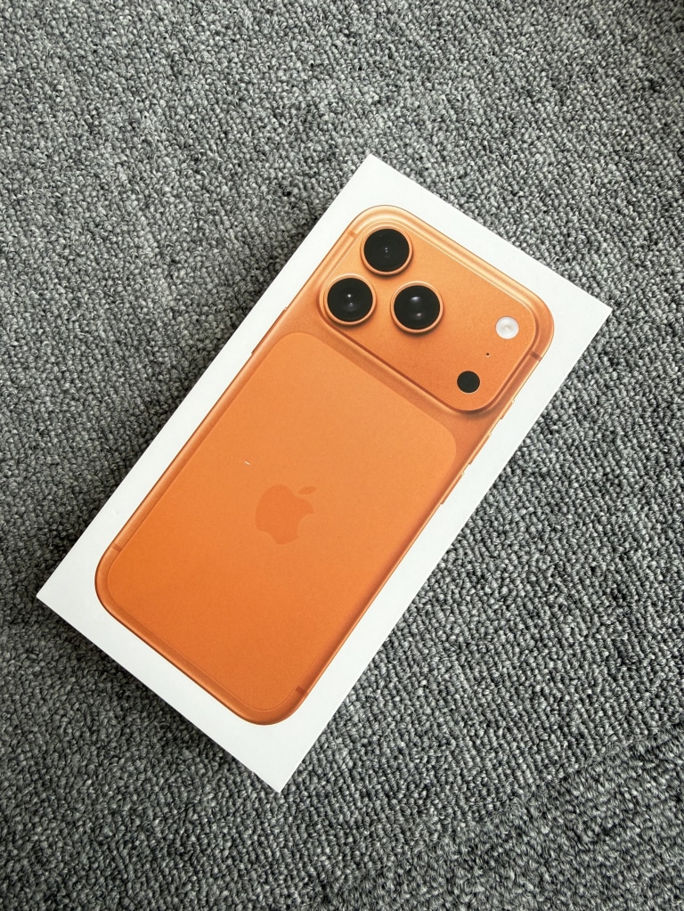 Apple iPhone17 Pro 1TB コズミックオレンジ MG8E4J/A