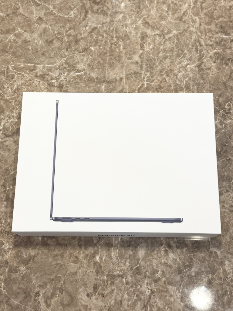 Apple Macbook Air 13インチ M4 2025 メモリ16GB SSD256GB MW123J/A