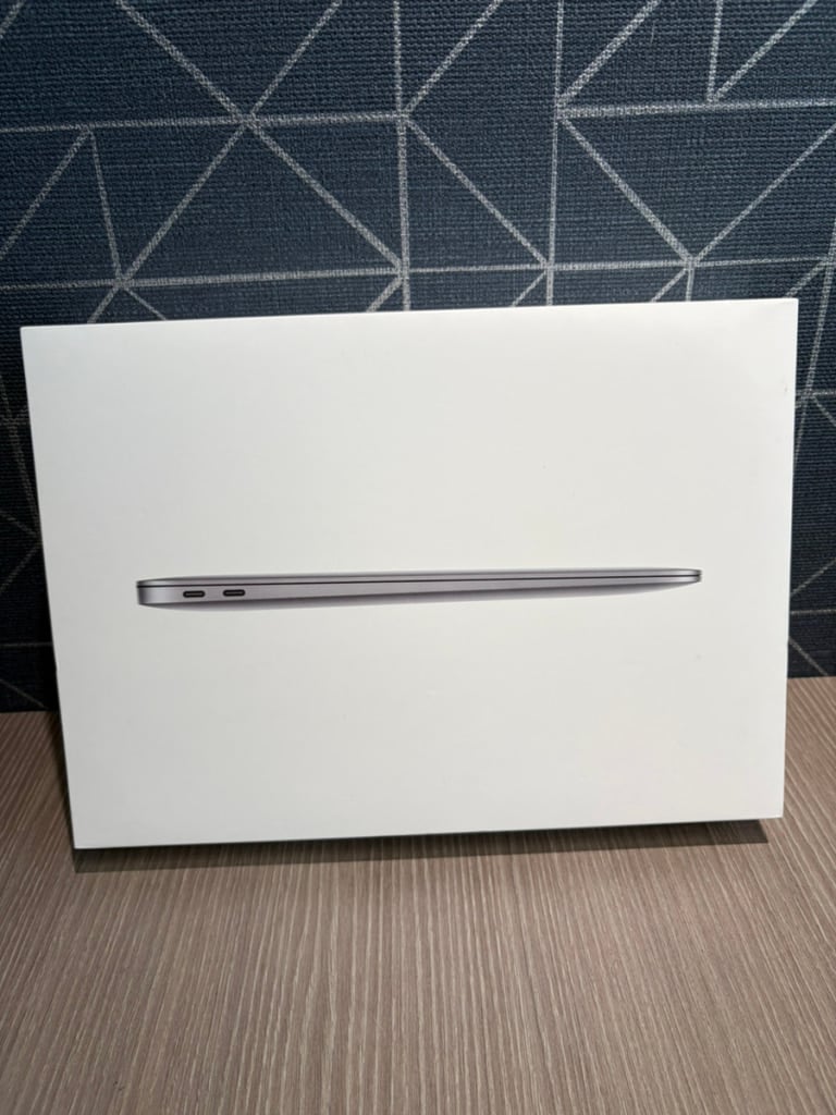 Apple MacBookAir 13インチ 8GB 256GB スペースグレイ MGN63J/A