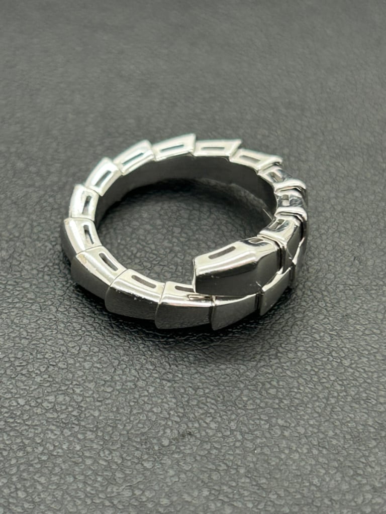 ブルガリ セルペンティ ヴァイパーリング AU750
