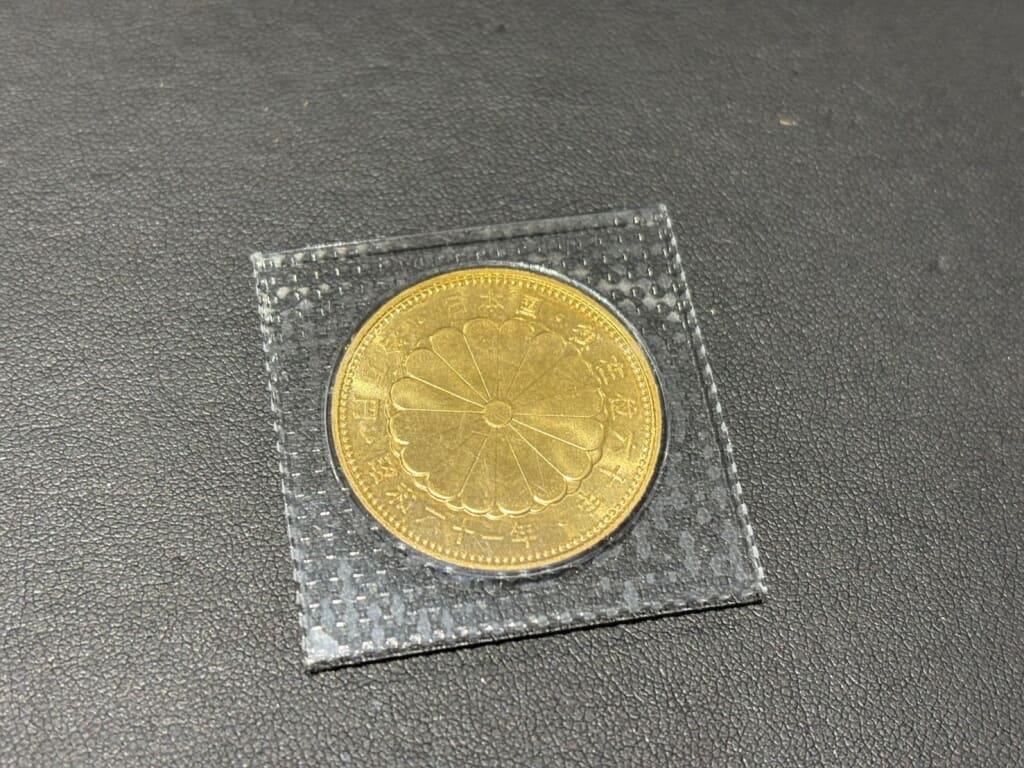 K24 天皇陛下御在位60年記念 10万円金貨