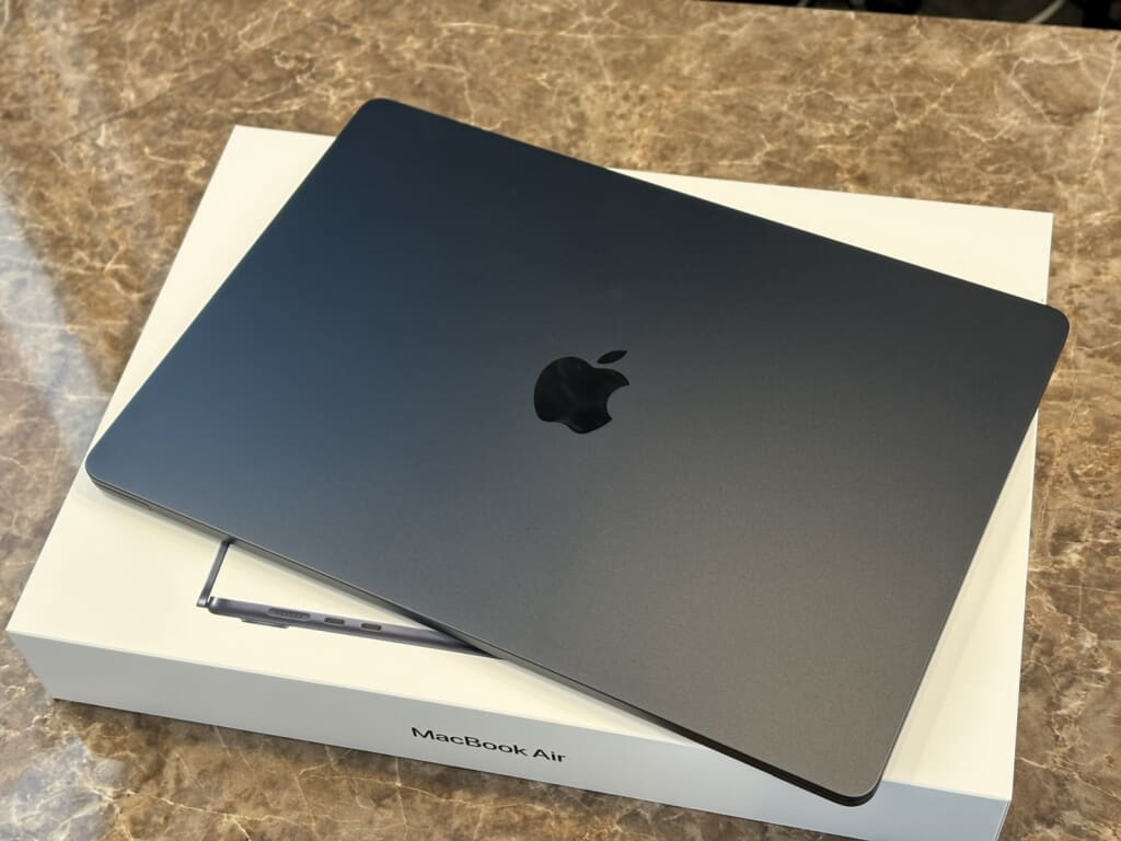 MacBook Air 15.3インチ Liquid Retinaディスプレイ M5チップ MDVH4J/A ミッドナイト