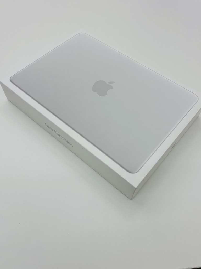 MacBook Neo 13インチ 8GB/256GB シルバー MHFA4J/A