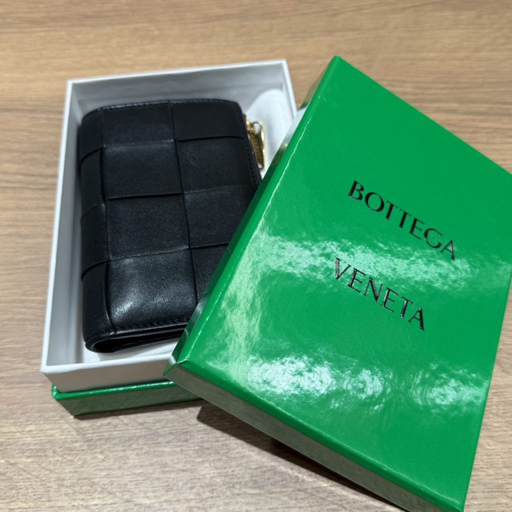 ボッテガヴェネタ マキシイントレチャート 二つ折り財布