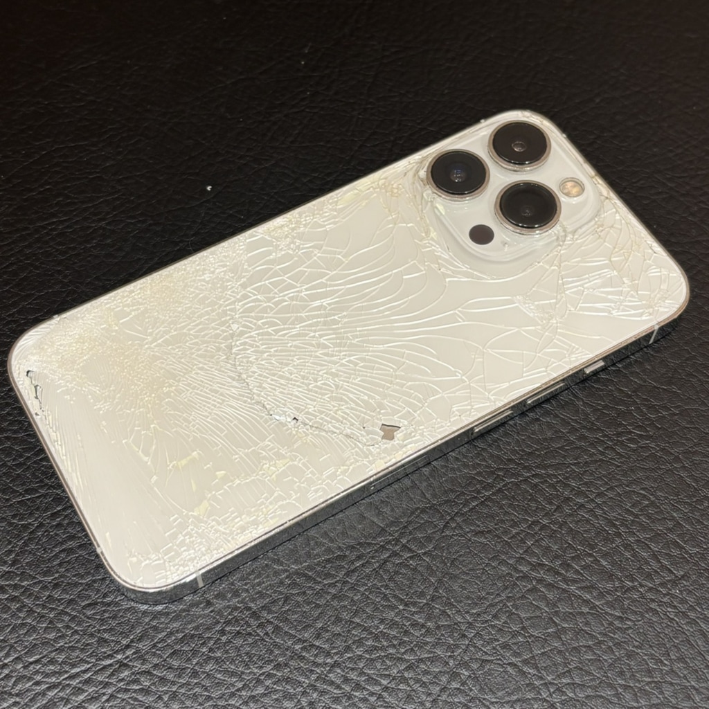 SIMロック解除(docomo) iPhone13 Pro 256GB シルバー MLUP3J/A