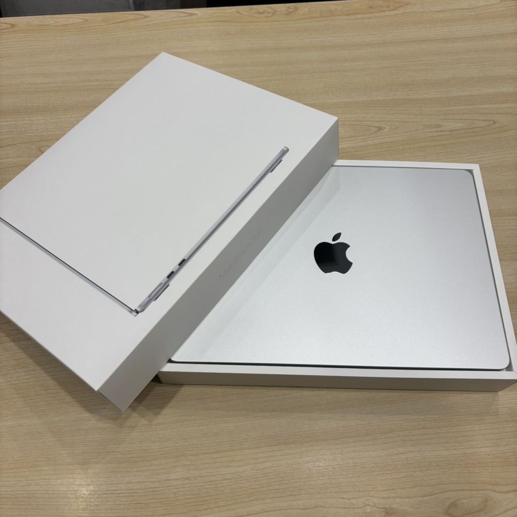 MacBook Air M2 15インチ 16GB/256GB 2022 MC7V4J/A