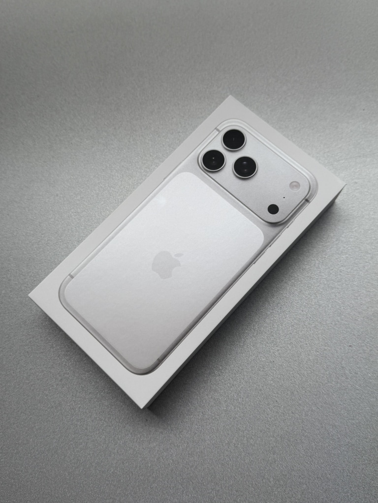 Apple iPhone17 Pro Max 256GB シルバー MFY84J/A