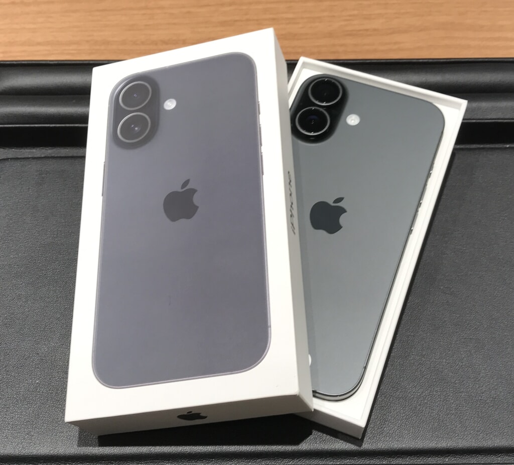 SIMロック解除(Softbank) iPhone17 256GB ブラック MG674J/A