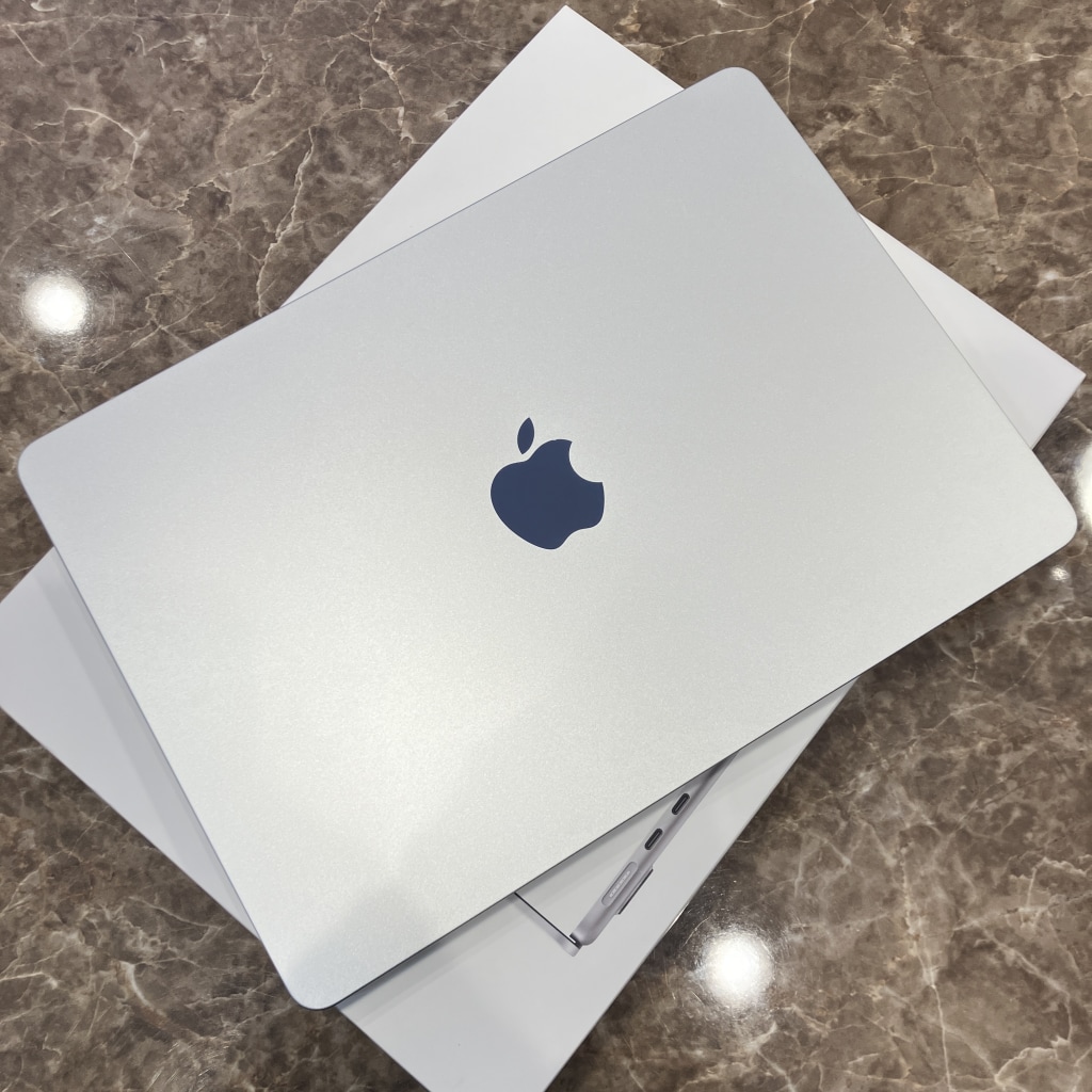 Apple MacBook Air 13インチ 2025 M4 16GB 256GB MW0W3J/A