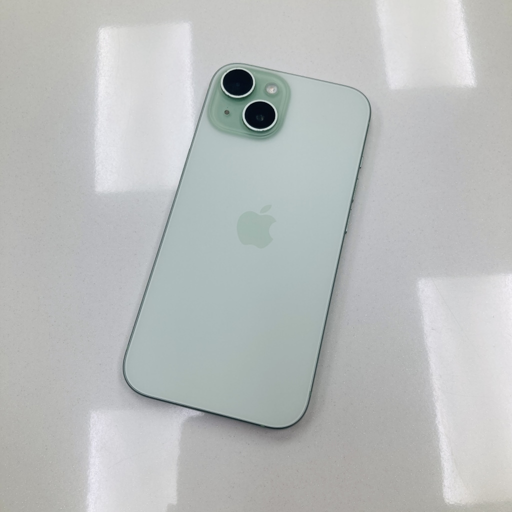 SIMロック解除(au) iPhone15 128GB グリーン MTMM3J/A