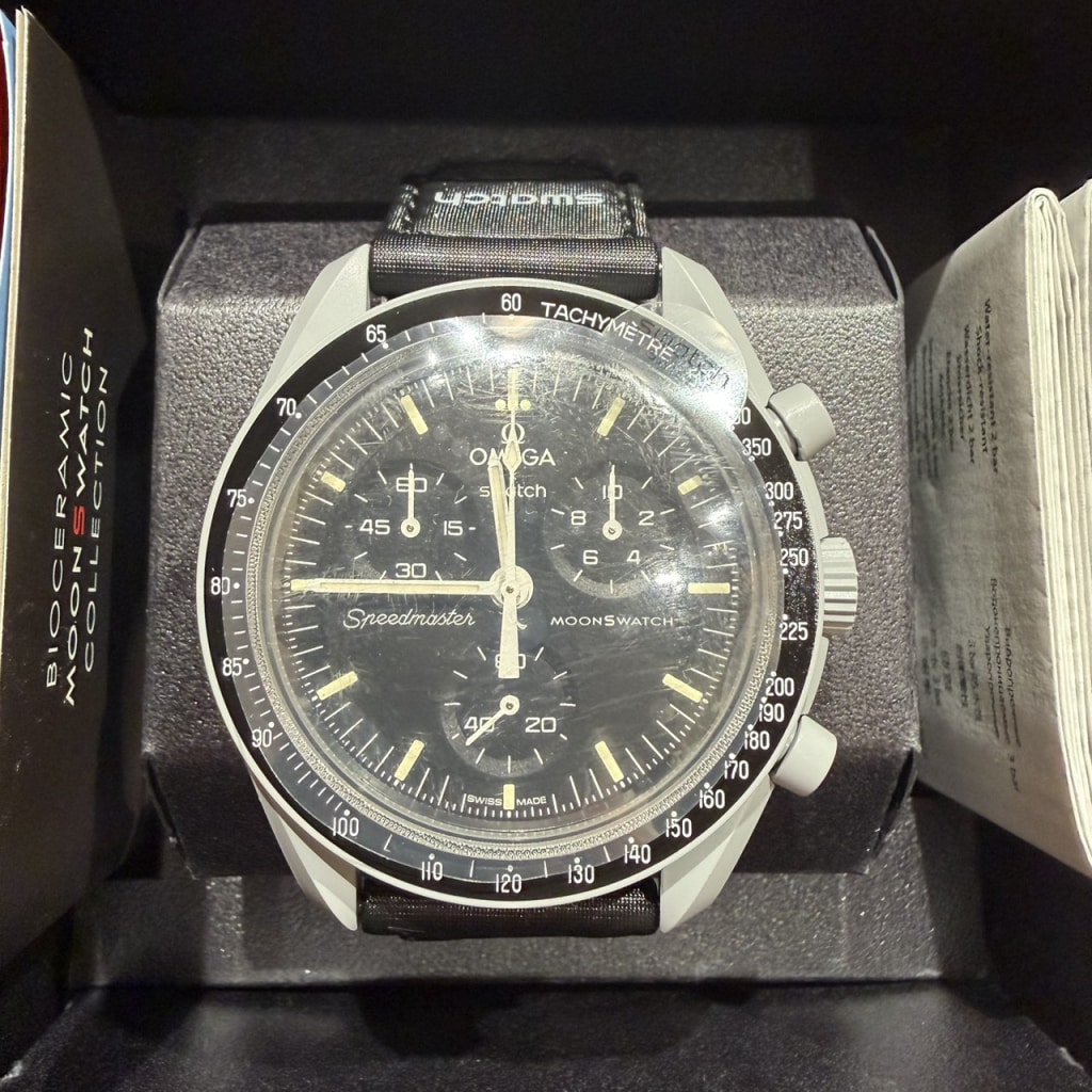 swatch × OMEGA コラボモデル MISSION TO THE MOON SO33M100