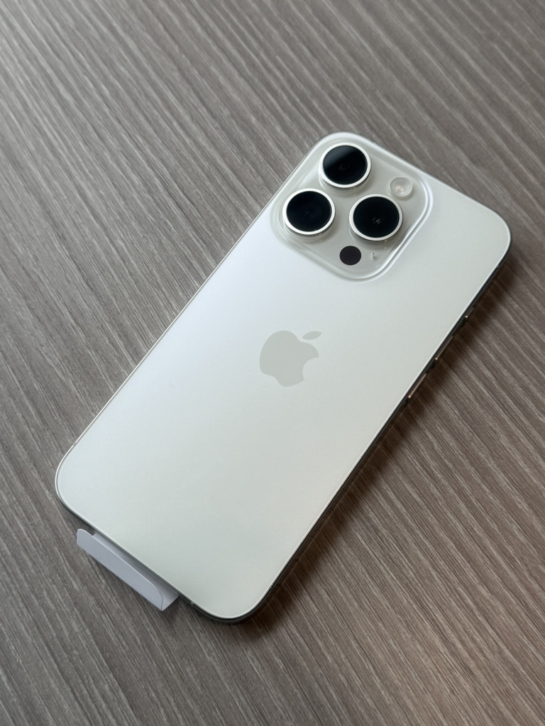 Apple iPhone15 Pro 512GB ホワイトチタニウム NTUJ3J/A