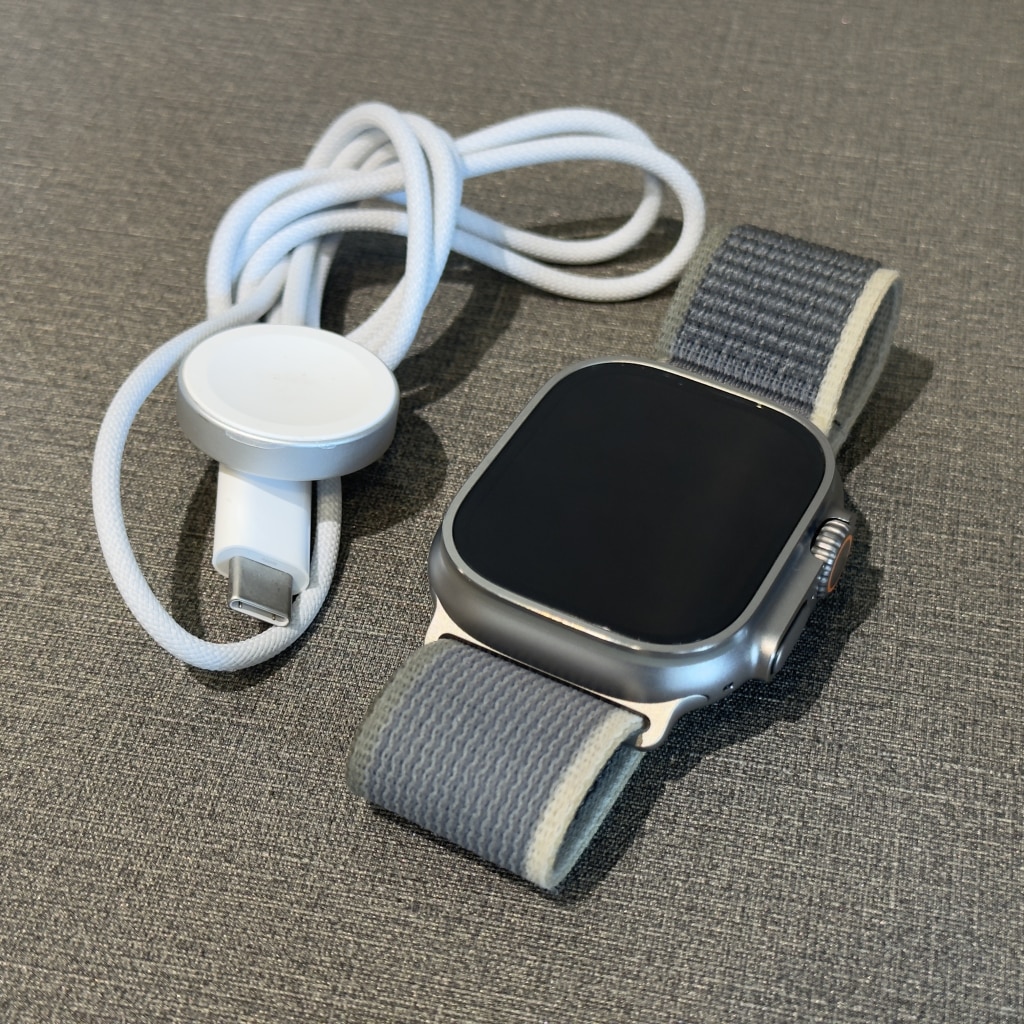 Apple Watch Ultra 2 GPS + Cellularモデル 49mm チタニウムケースとグリーン/グレイトレイルループ – M/L MRF43J/A