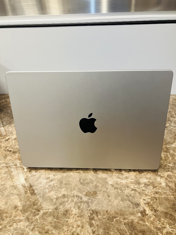 Apple MacBook Pro 14インチ M5 16GB 1TB シルバー MDE54J/A