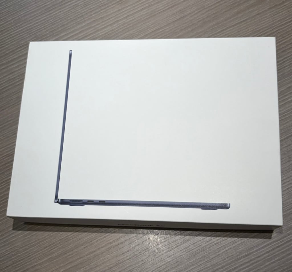 Apple MacBook Air 13.6インチ M4 16GB 512GB MW133J/A