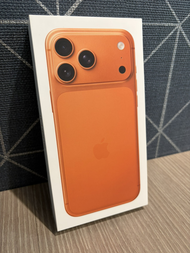 Apple iPhone17 Pro Max 512GB コズミックオレンジ MFYD4J/A