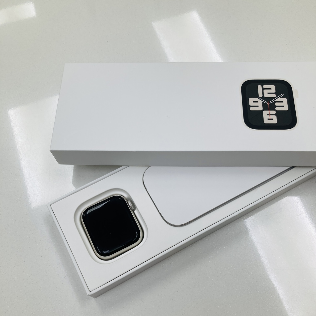 Apple Watch SE2 40mm GPS スターライトアルミニウムケース/スターライトスポーツバンド MNJP3J/A