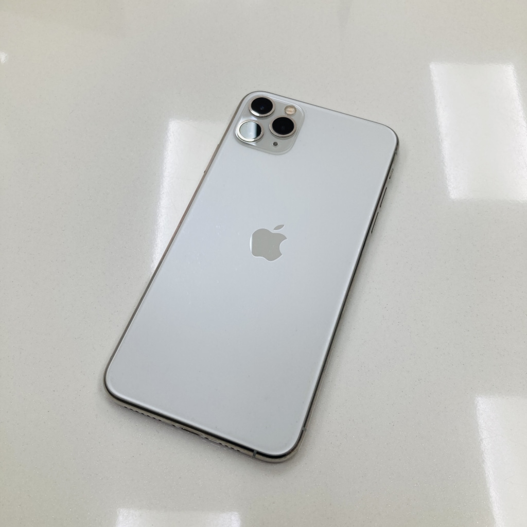 SIMロック解除(softbank) iPhone11 Pro MAX 64GB シルバー MWHF2J/A