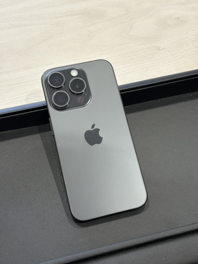 SIMロック解除(au)	iPhone15Pro 256GB ブラックチタニウム MTUC3J/A