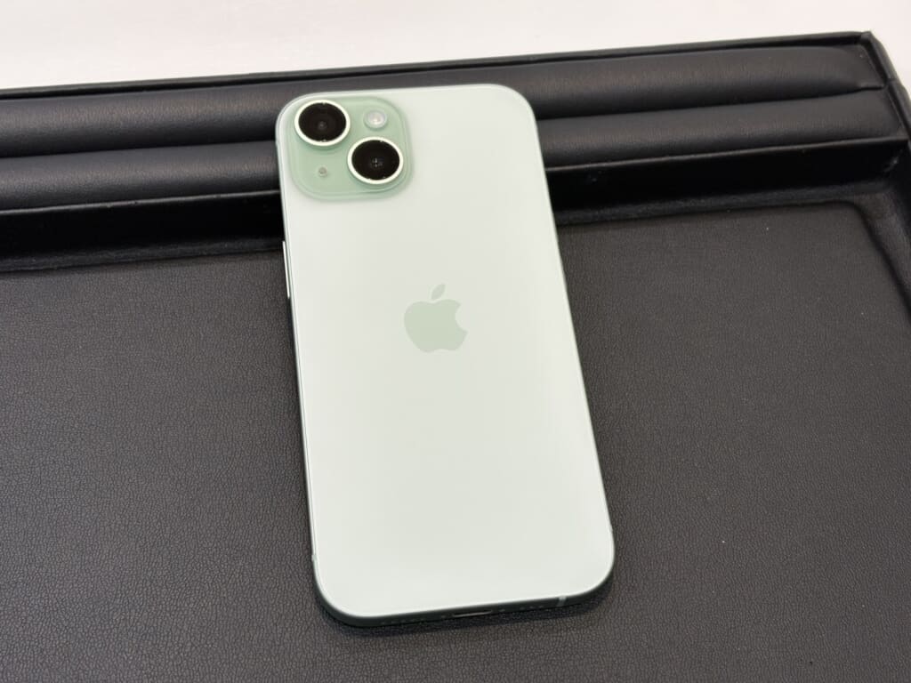 SIMロック解除(au) iPhone15 128GB グリーン MTMM3J/A