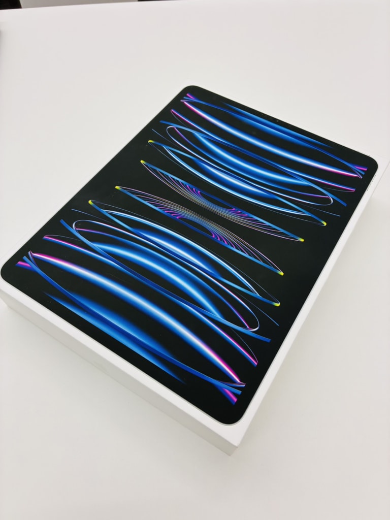 iPad Pro 12.9インチ 第6世代 Wi-Fi 256GB シルバー MNXT3J/A