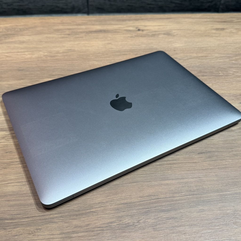 MacBook Pro 13インチ M2 2022 Apple M2 8GB SSD 512GB MNEJ3J/A
