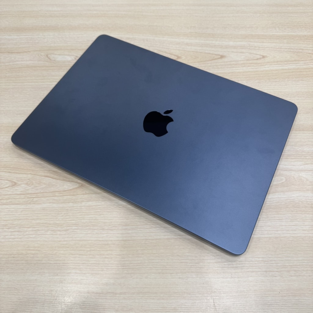 MacBook Air M2 2022 13インチ メモリ8GB SSD256GB ミッドナイト MLY33J/A
