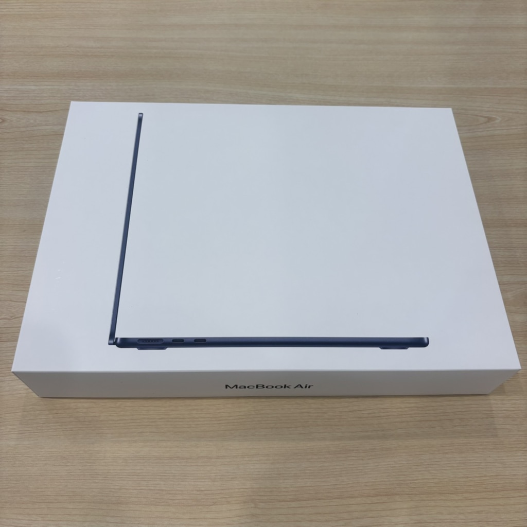 MacBook Air 13インチ M5 16GB/512GB ミッドナイト MDHE4J/A