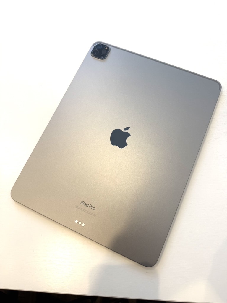 iPad Pro 12.9インチ 第6世代 Wi-Fi 256GB スペースグレイ MNXR3J/A