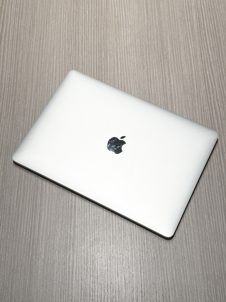 Apple Macbook PRO 2020 13インチ Core i5 16GB 512GB A2251