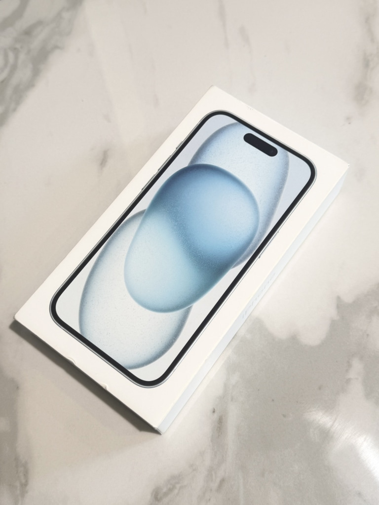 Apple iPhone15 256GB ブルー MTMR3J/A 赤ロム