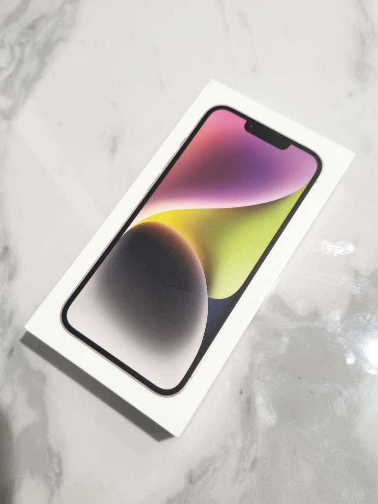 Apple iPhone14 128GB スターライト MPUQ3J/A