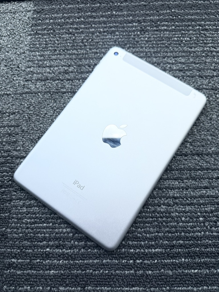 Apple iPad mini4 32GB シルバー MNWF2J/A