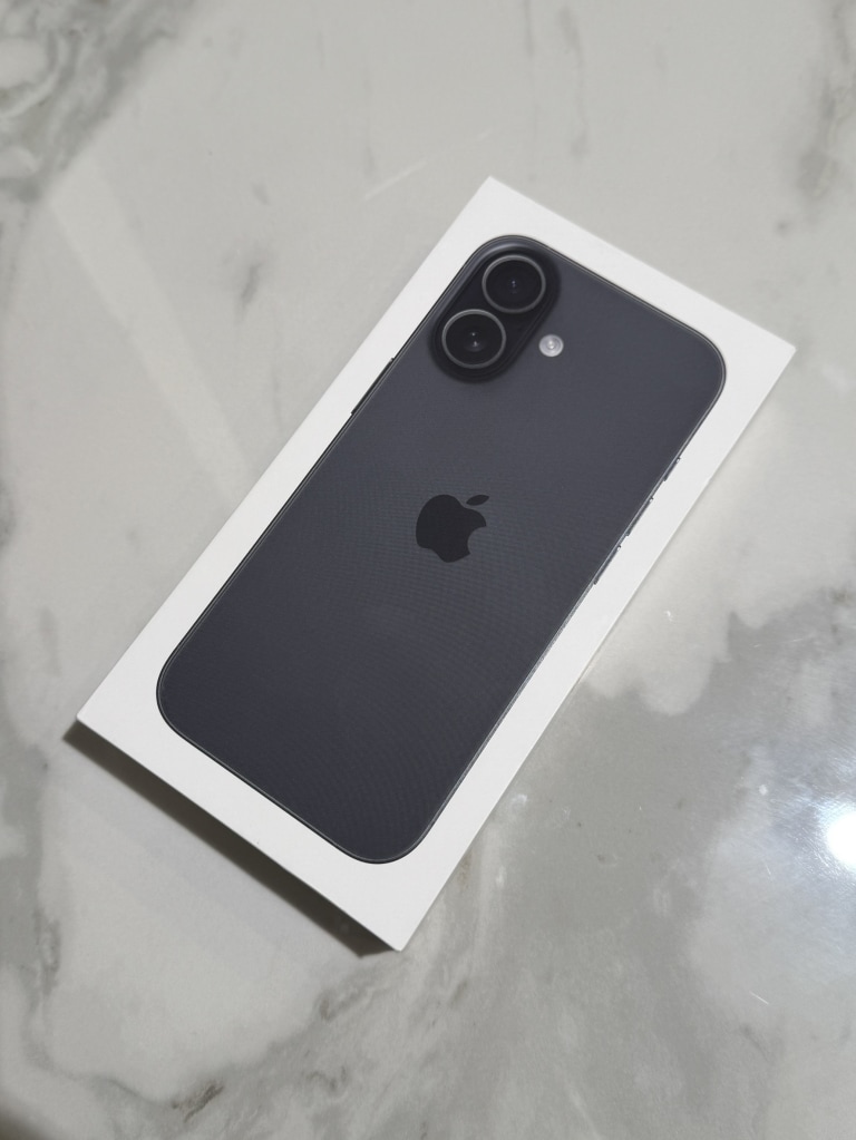 Apple iPhone17 256GB ブラック MG674J/A